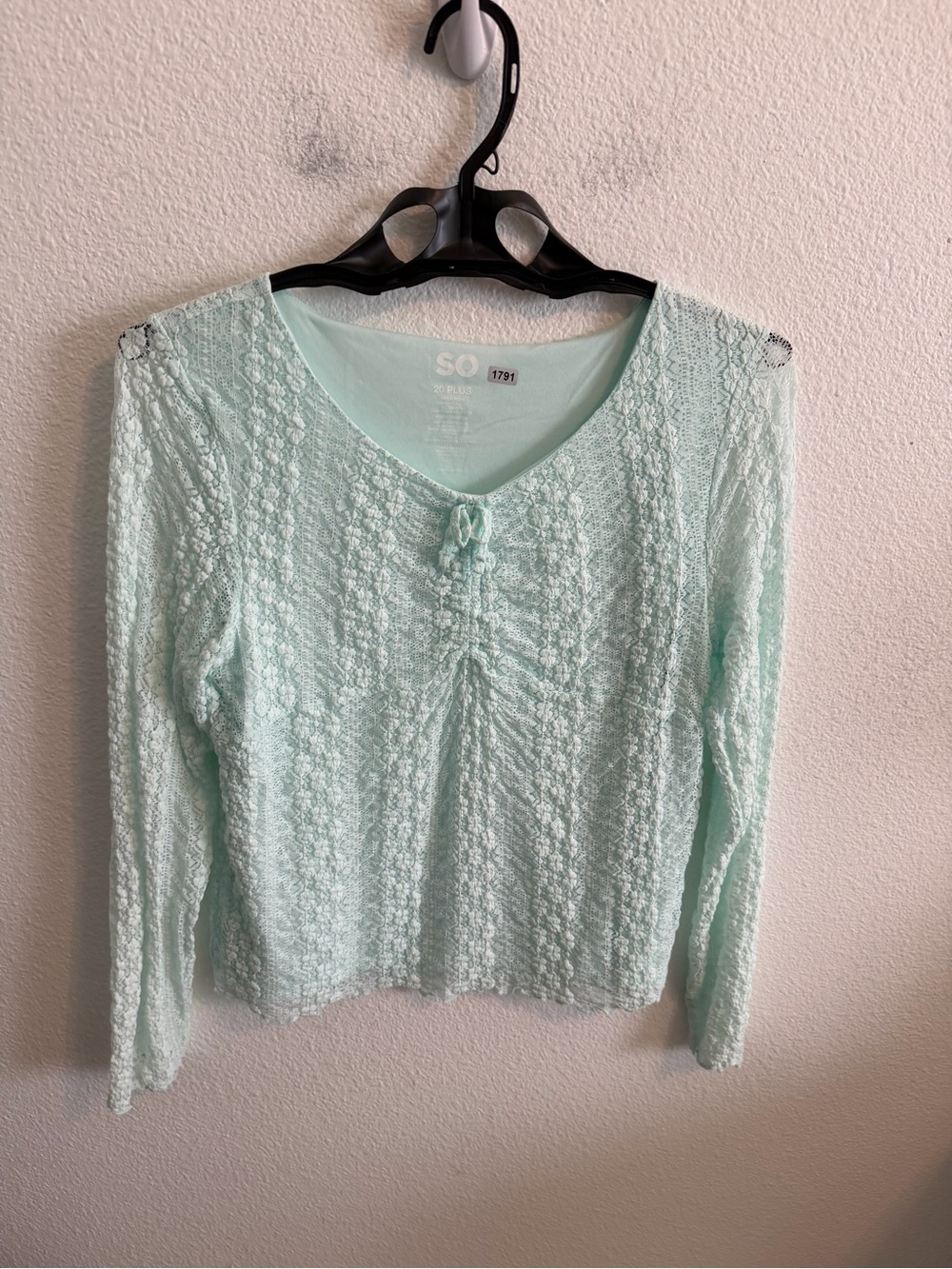 SO Mint Green Lace Long-Sleeve V-Neck Top